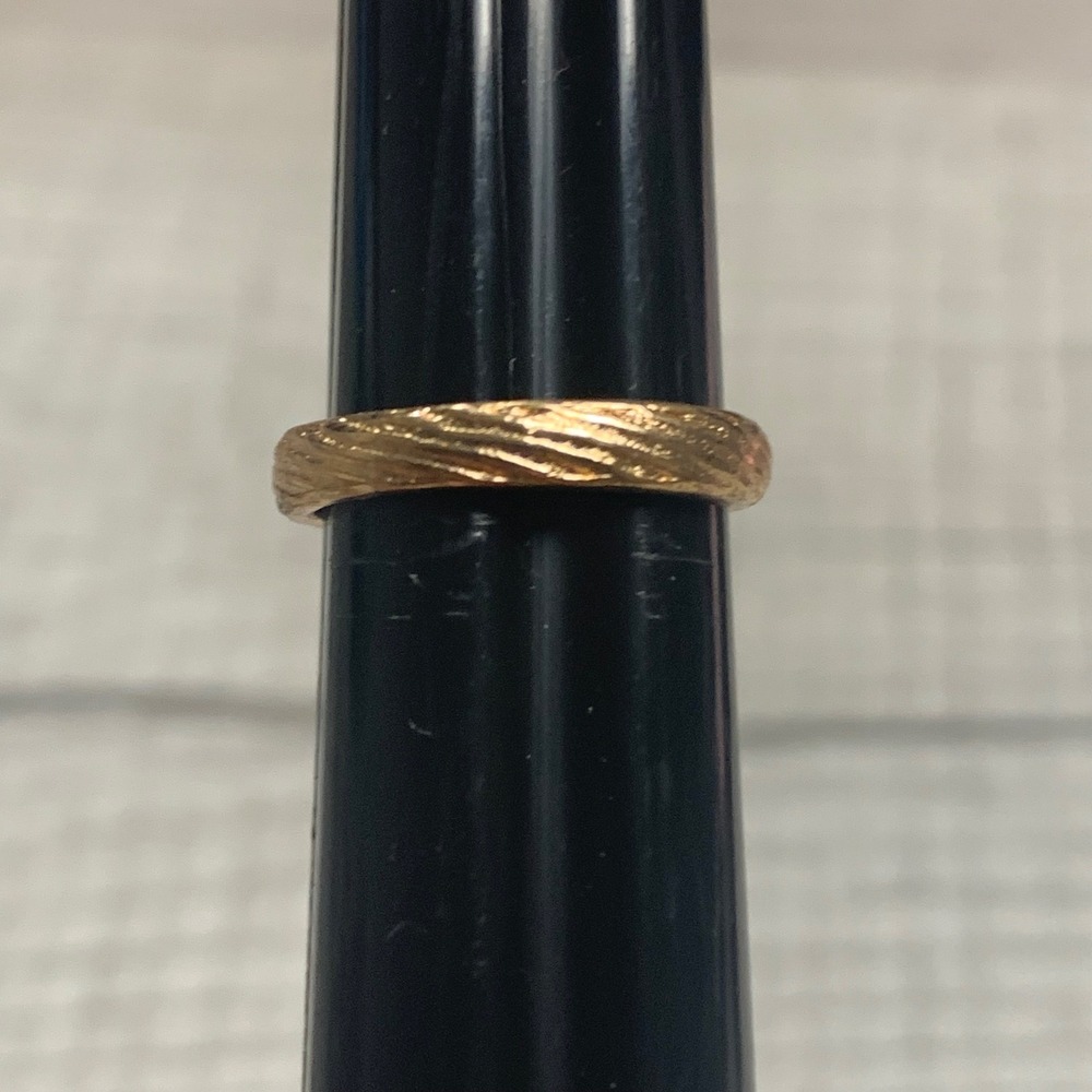 Gold Tone Textured Diagonal Ribbed Band Ring Size 5 Minimalist Stackable
